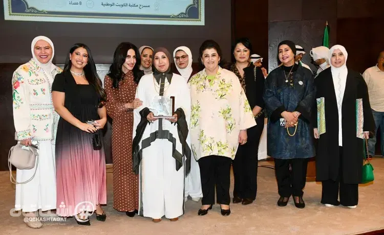جمعية هواة الطوابع كرمت مدير عام المكتبة الوطنية تقديراً لمسيرة أكثر من 30 عاماً في خدمة الثقافة الكويتية