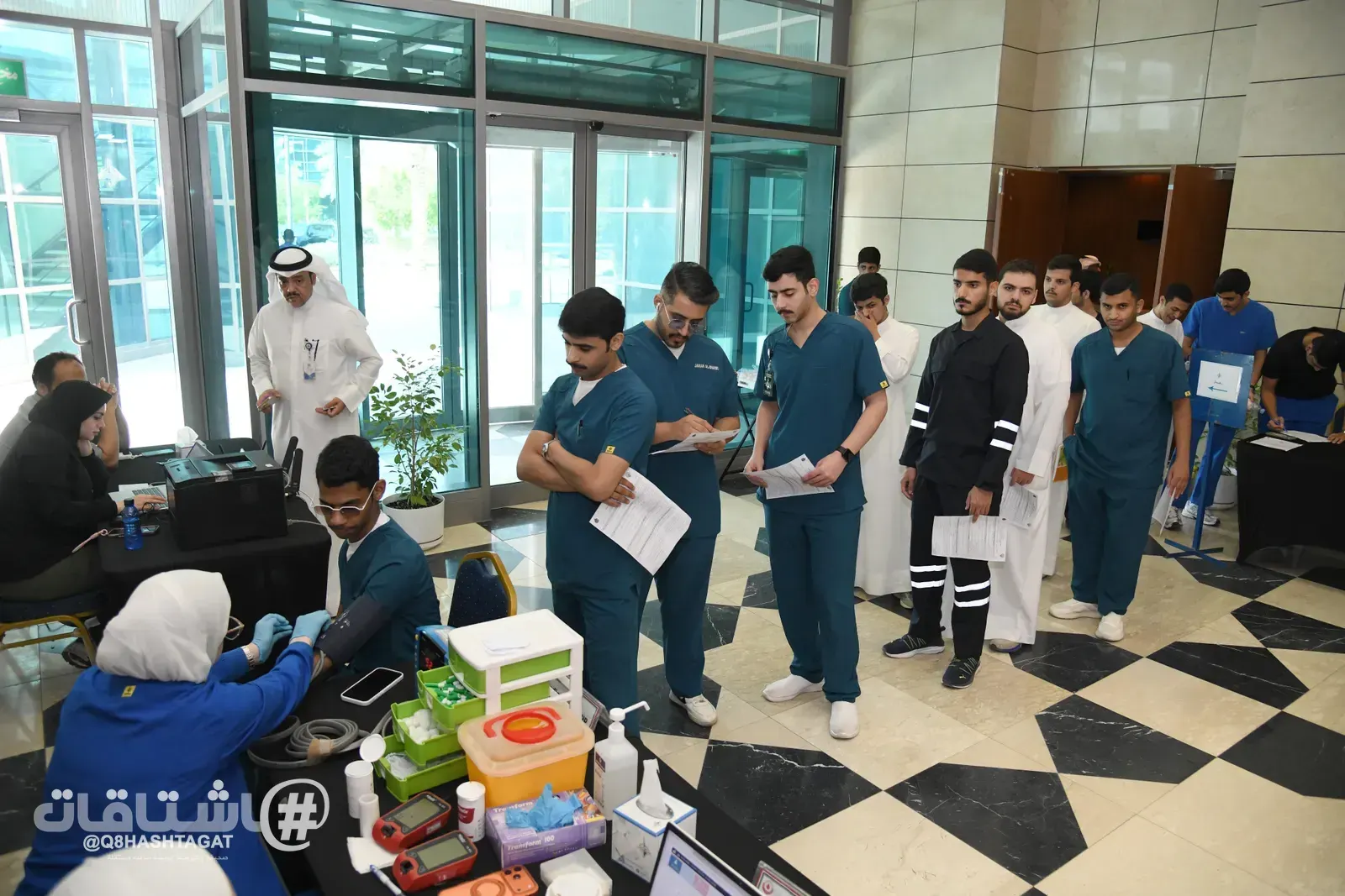 «التطبيقي» ينظم حملة للتبرع بالدم بالتعاون مع طلبة معهد التمريض دعمًا للمخزون الاستراتيجي