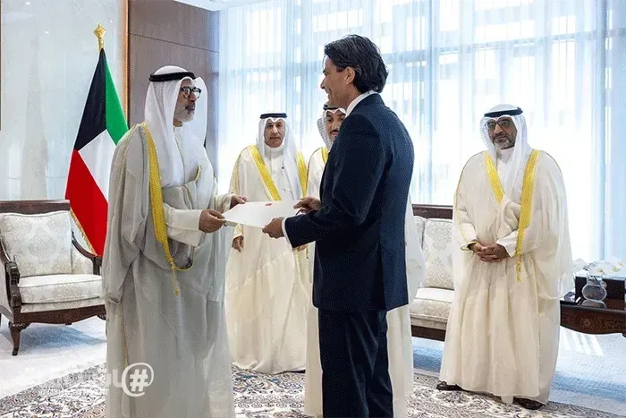 وزير الخارجية يتسلم نسخة من أوراق اعتماد سفير تركيا لدى البلاد