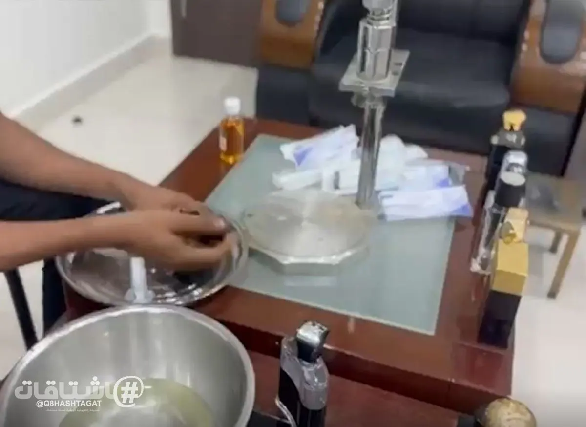 الداخلية: ضبط متهمين بترويج عطور مقلدة على أنها أصلية