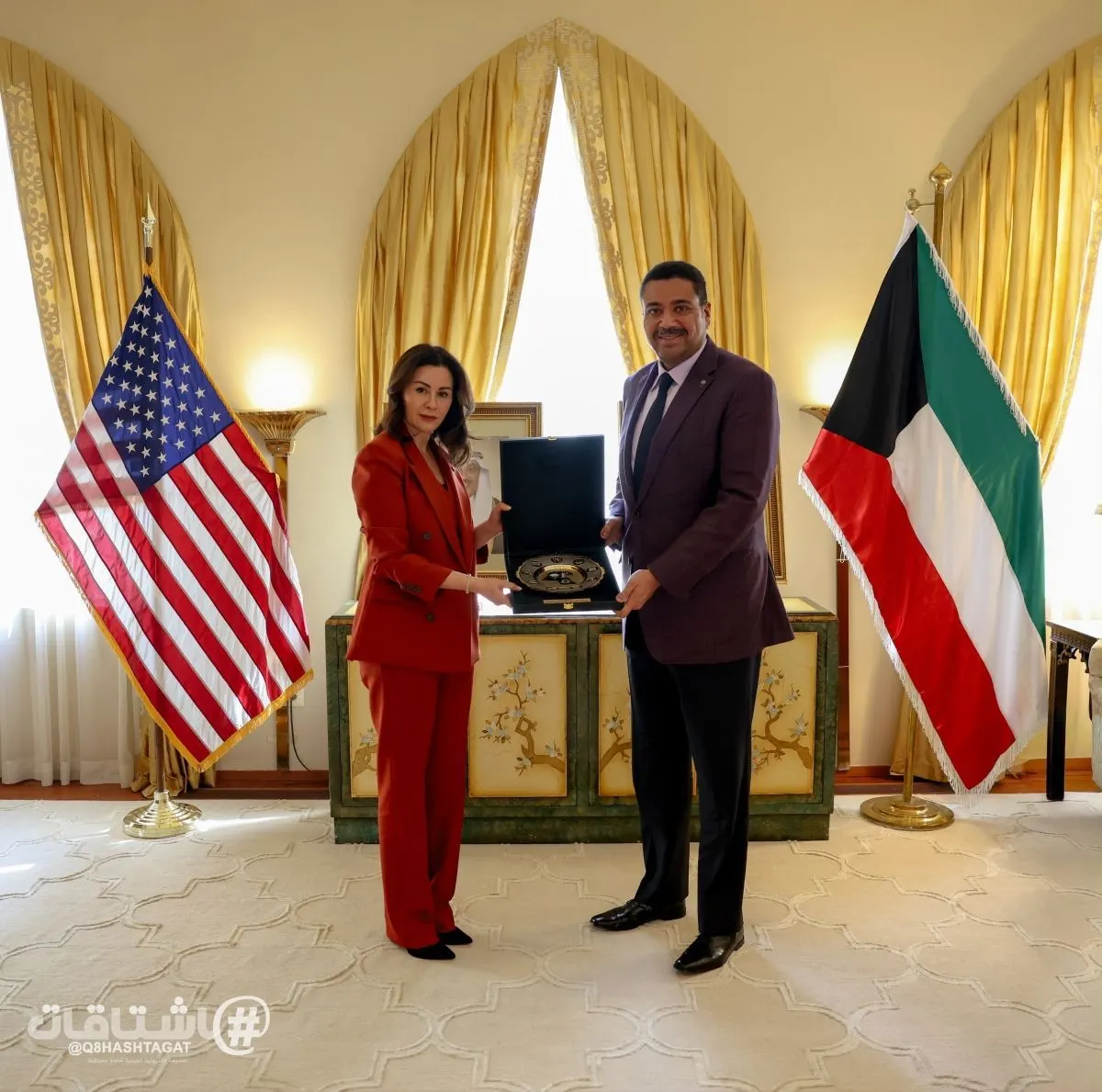 وزير الدفاع يلتقي سفيرة الكويت في واشنطن