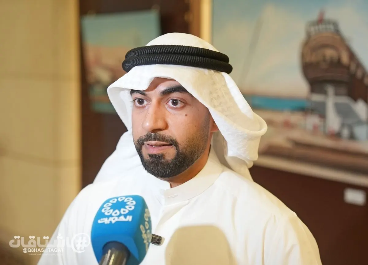 حسن بهدهي يتحدى الإعاقة بـ65 لوحة توثق... التراث الكويتي