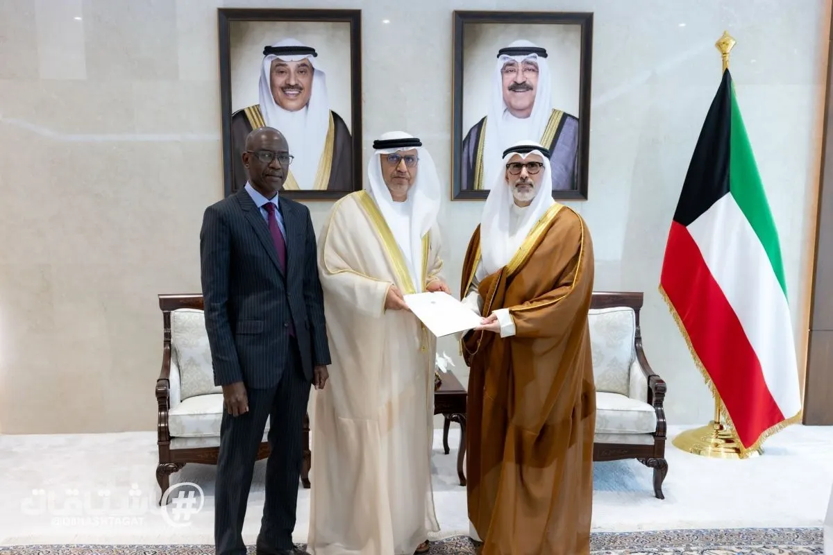 وزير الخارجية يتسلم رسالة خطية مشتركة من وزيري الخارجية الإماراتي والسنغالي