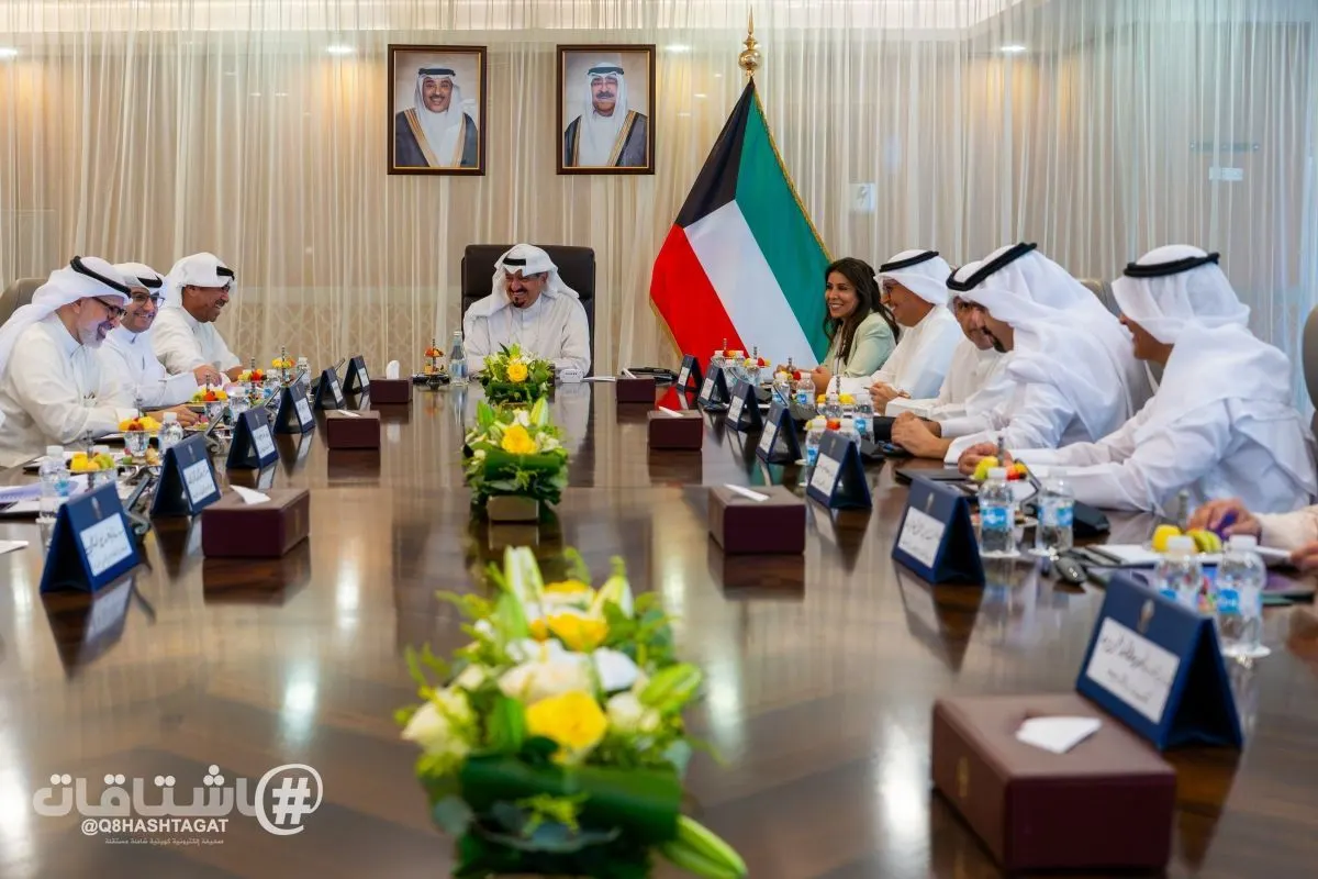 رئيس الوزراء يوجه بتكثيف الجهود وتسهيل الإجراءات المتعلقة بآليات تنفيذ المشاريع التنموية الكبرى