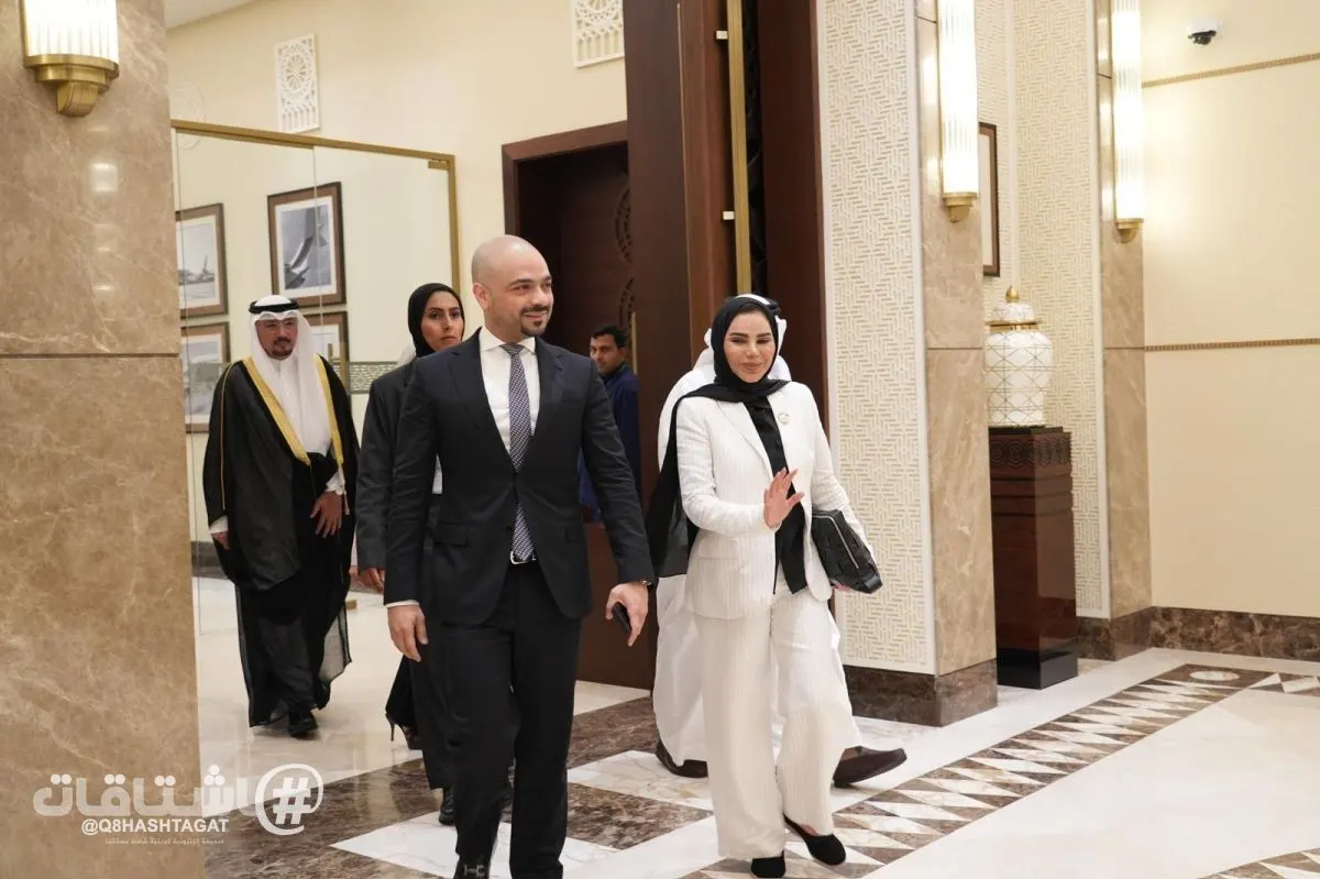 وزير التنمية الاجتماعية البحريني يستقبل وزيرة الشؤون لدى وصولها إلى المملكة