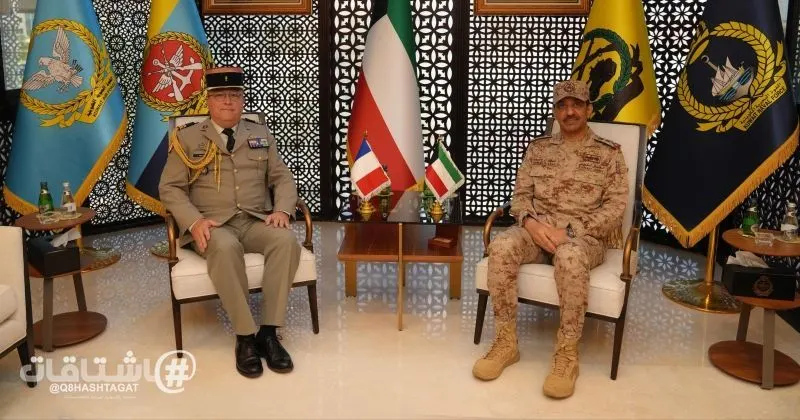رئيس الأركان يبحث مع الملحق العسكري الفرنسي أوجه التعاون والتمارين المشتركة وسبل تطويرها