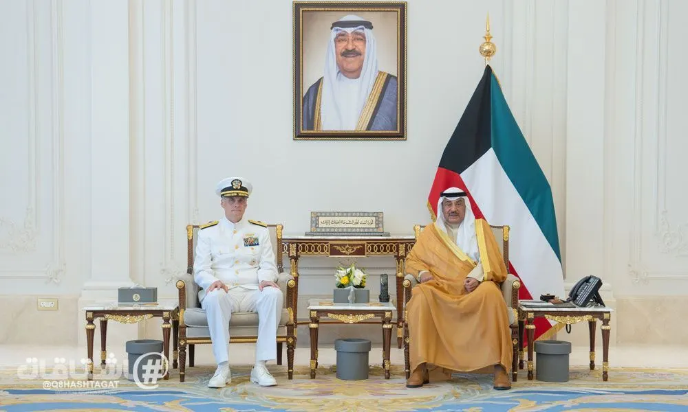 سمو ولي العهد يستقبل نائب الأدميرال قائد القيادة المركزية للقوات البحرية الأمريكية والأسطول الخامس بمناسبة زيارته للبلاد